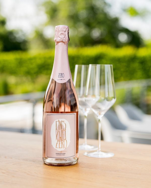 EINS ZWEI ZERO 750ml Non-alcoholic Rose DUO Pack 1+1 - Image 3